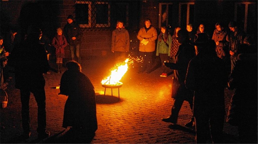 Vor der Mühlacker Pauluskirche wird am Sonntag das Osterfeuer entzündet. 