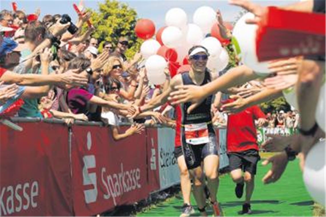 Vor einem Jahr erreichte Sebastian Kienle als einziger Starter in weniger als vier Stunden das Ziel in Bad Schönborn. Das trägt dem Knittlinger nun die Favoritenrolle ein. Archivfoto: Alábiso
