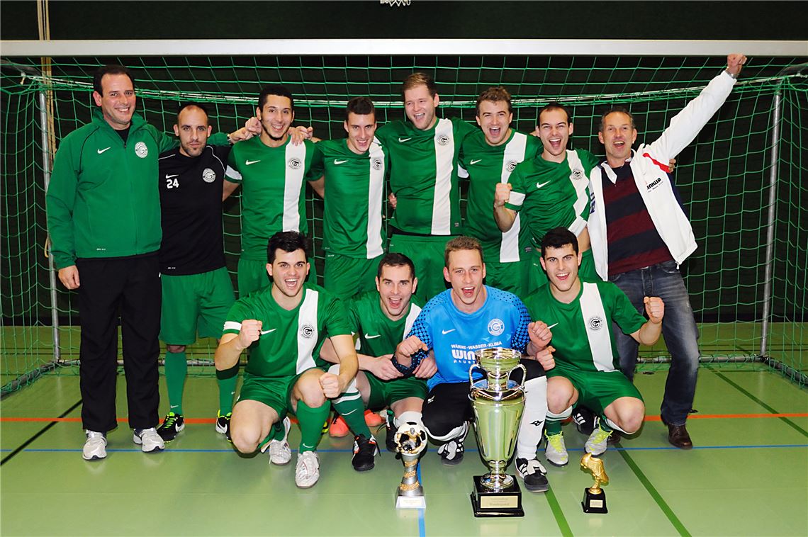 Vor einem Jahr nahm der FV Grünwinkel den Senderstadtcup mit. Nun geht es beim Richard-Walz-Gedächtnisturnier um die Titelverteidigung. Archivfotos: Fotomoment/privat