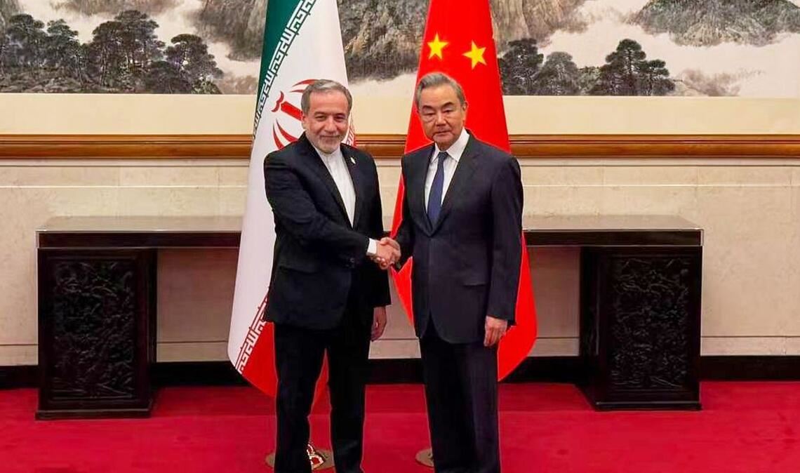 Vor einem Trump-Besuch in Peking: Der Iran und China stimmen sich ab.
