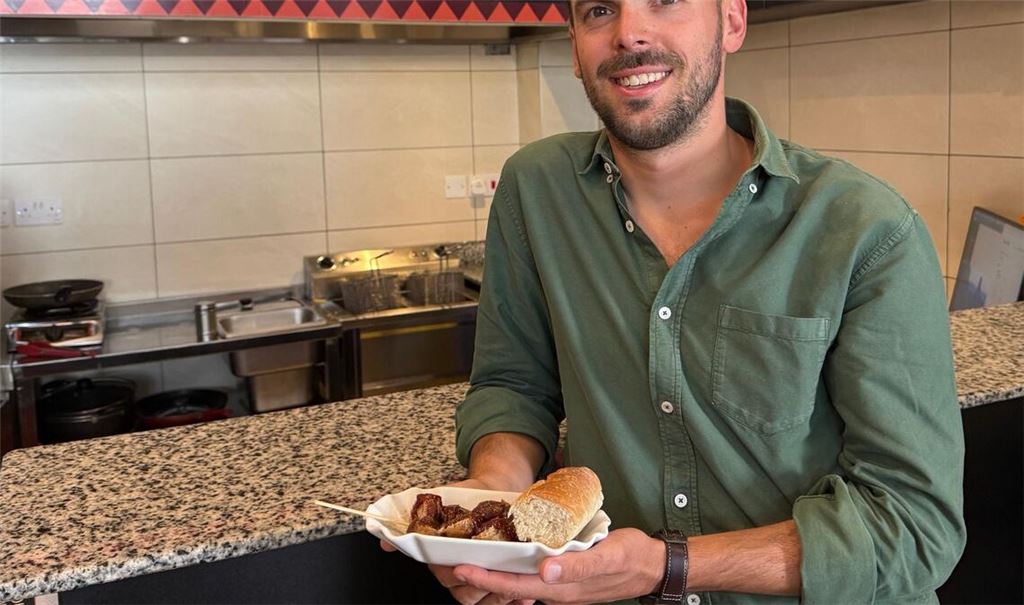 Vor knapp einem Jahr eröffnete Fabian Förster "Dieters Grill", ein kleines Imbissrestaurant in Nairobi.