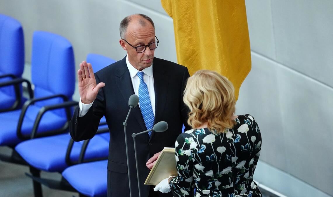 Vor rund einem Jahr legte Merz seinen Amtseid ab. (Archivbild)