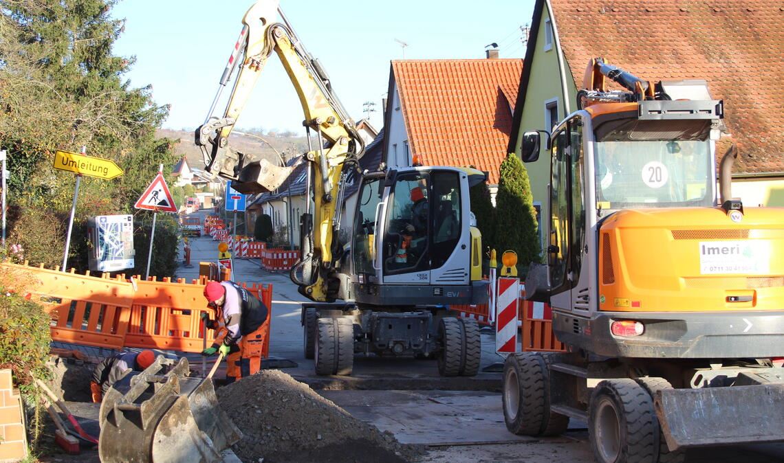 Voran geht es momentan in der Reichardtstraße, auch wenn viele kleine abgesperrte Lücken den Weg säumen. Fotos: Steigleder/Fotomoment