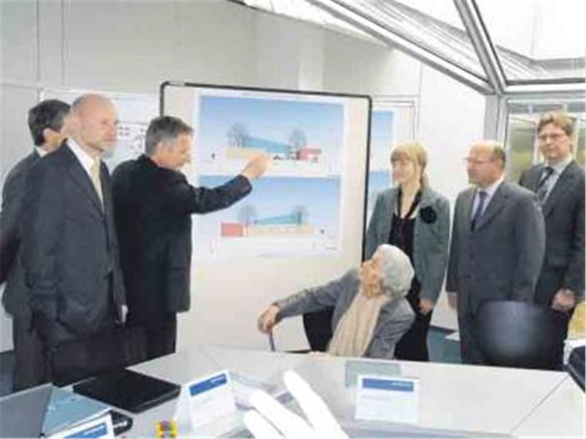 Vorbildfunktion: Die Firma Witzenmann stellt ihre Pläne für eine Kindertagesstätte in einem Neubau auf dem Betriebsgelände vor.
Foto: Roth