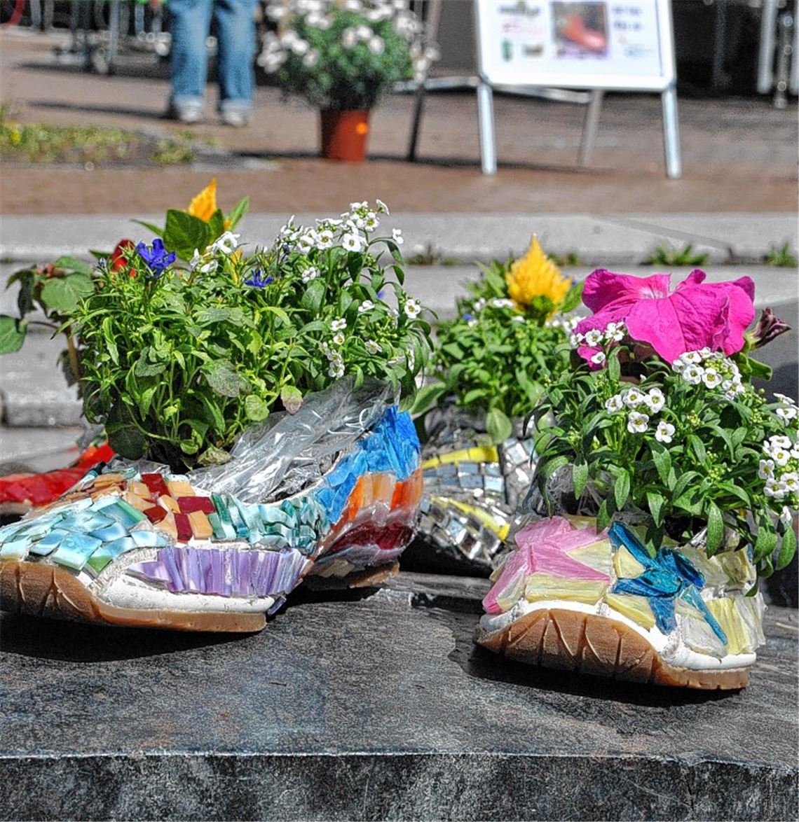 Vorboten: Beim „Mühlacker Frühling“ weisen Blumengrüße den Weg nach 2015.