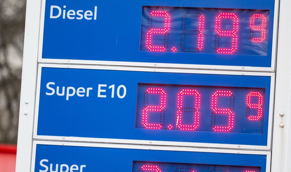 Vorerst gibt es wohl keine Entspannung an den Tankstellen.