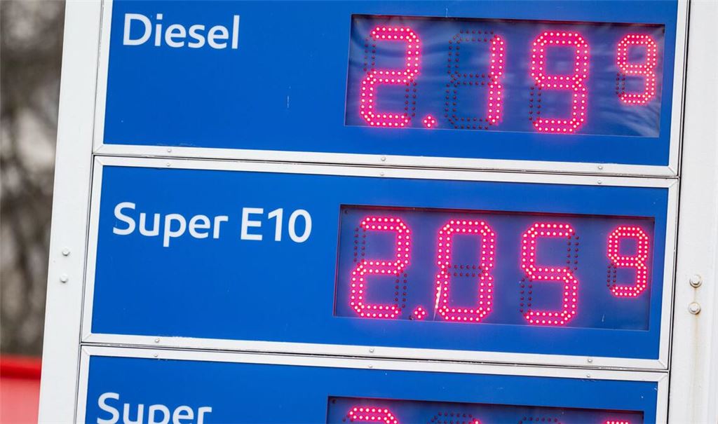 Vorerst gibt es wohl keine Entspannung an den Tankstellen.