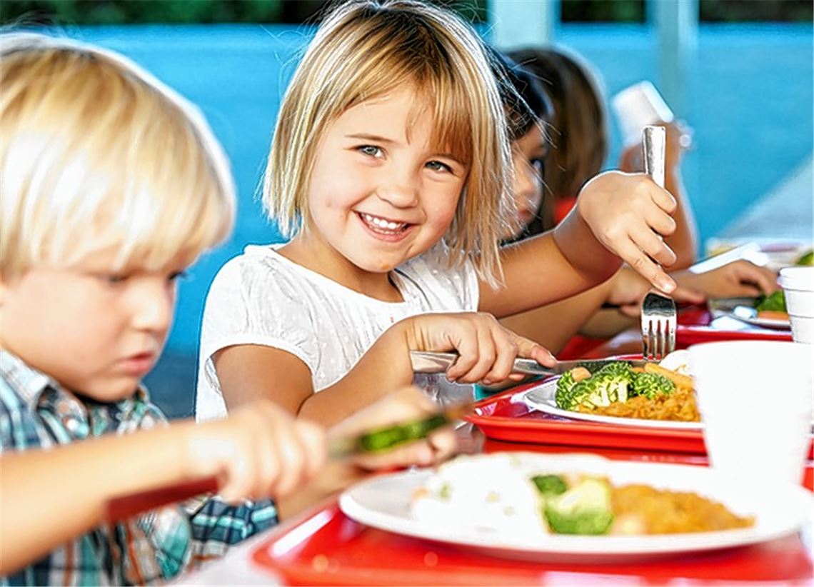 Vorfreude: Planungen für eine neue Mensa in Illingen laufen.Foto: © Monkey Business –Fotolia