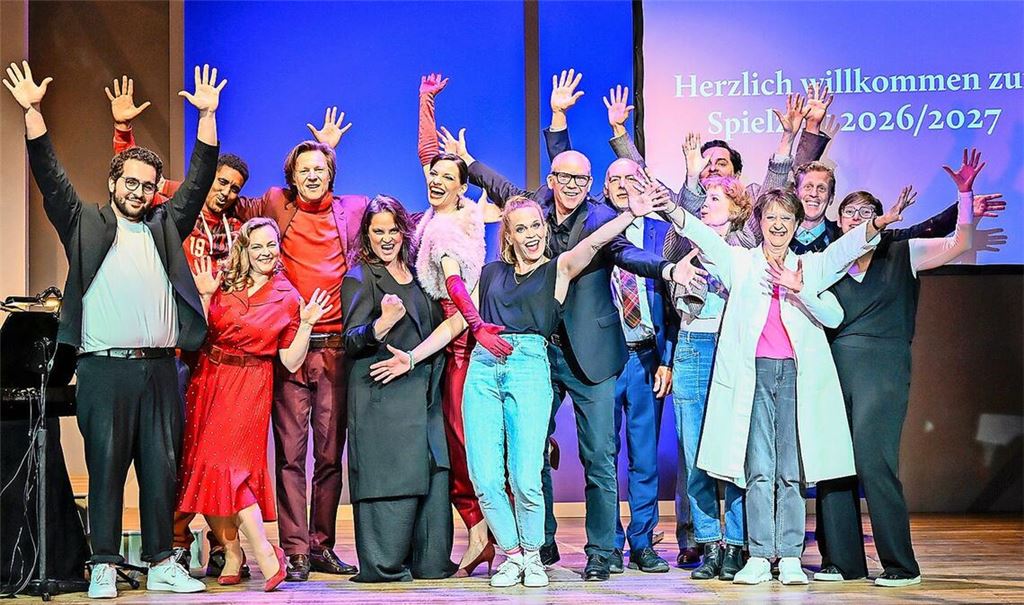Vorfreude auf die kommende Saison: das Ensemble der Schauspielbühnen