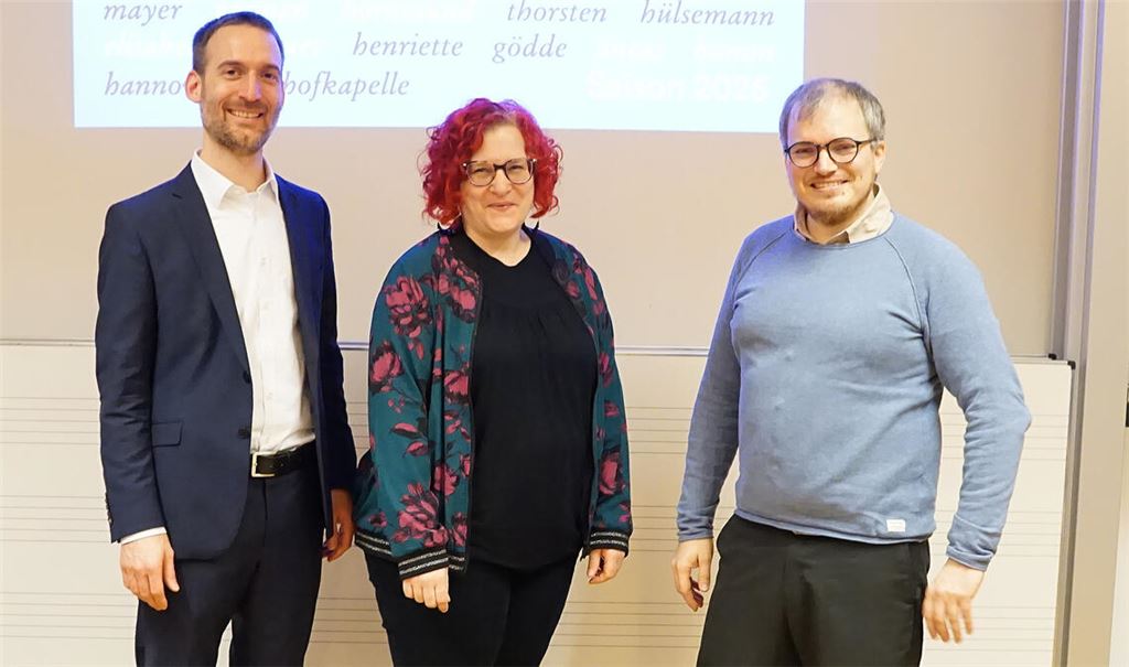 Vorfreude auf die neue Saison (v.li.): der künstlerische Leiter Sebastian Eberhardt, Veranstaltungsreferentin Meike Julia Dahmen und ihr Kollege Johannes Schott. Foto: Bastian