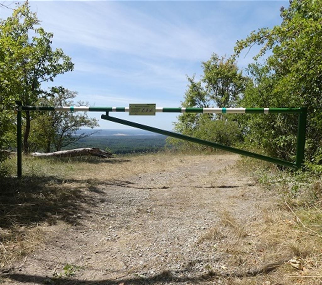 Vorher – nachher: Zurückgeblieben sind nur die einbetonierten Pfosten.privat