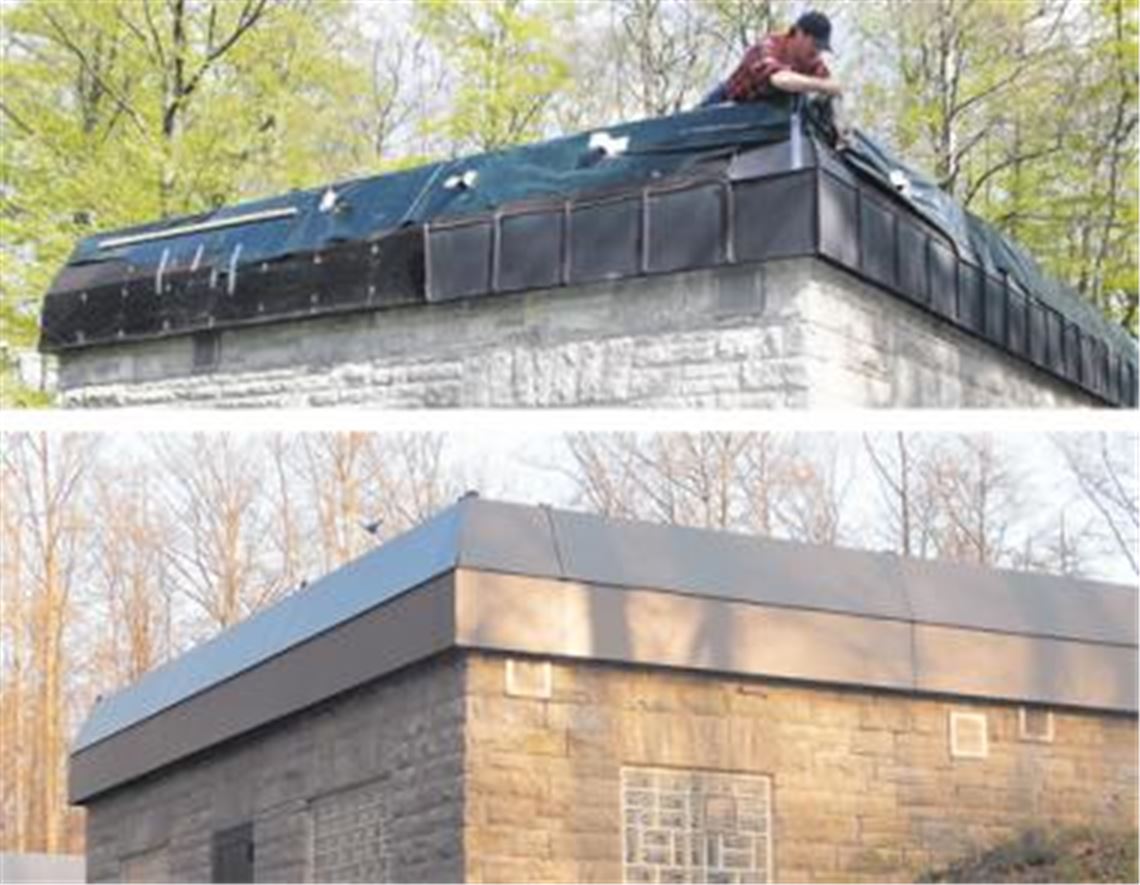 Vorher/nachher: Die Gemeinde Wiernsheim hat die Schäden am Dach des Wasserhochbehälters beseitigt. Die Kupfer-Verwahrung, die nach dem spektakulären Diebstahl nur noch teilweise vorhanden war, ist durch eine billigere Eternit-Verkleidung ersetzt.Fotos: Archiv, Franz