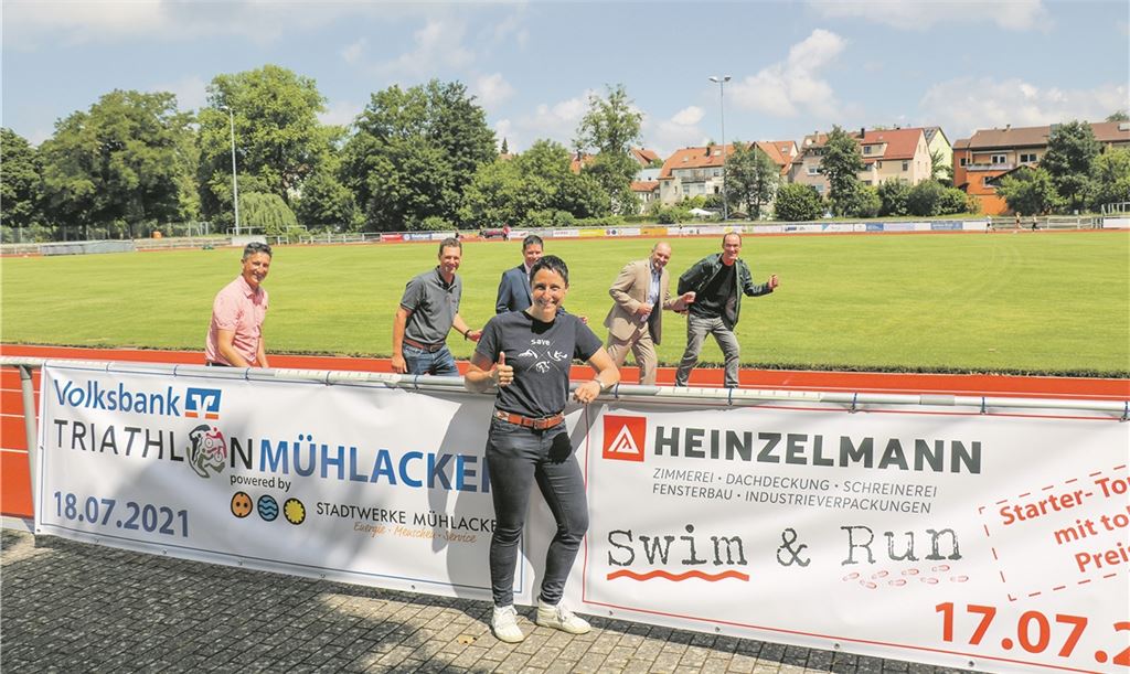 Vorne Hauptorganisatorin Annette Albers vom Veranstalter Eventpower GmbH, hinten von links Ordnungsamtsleiter Ulrich Saur, Frederik Trockel (Stadtwerke Mühlacker), Reinhold Baral (Volksbank), Roland Jans (Geschäftsführer Stadtwerke Mühlacker) und Matthias Fleig (Geschäftsführer Heinzelmann) Wewoda