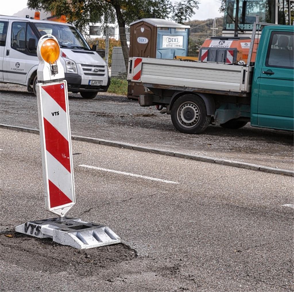 Vorsicht, Straßenschäden! Die Ziegeleistraße muss repariert werden.