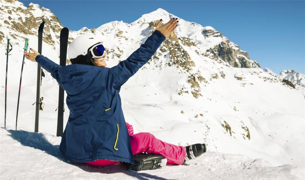 Vorsicht ist die beste Lebensversicherung: Die Bergwelt genießen ist die eine Sache, auf mögliche Gefahren beim Skifahren zu achten, die andere.