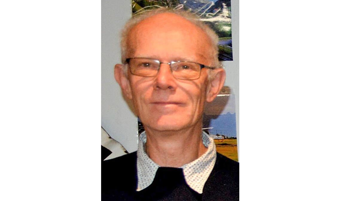 Vorsitzender Martin Böhringer spricht üer den Fahrtag beim Modelleisenbahnclub in Mühlacker. Foto: privat