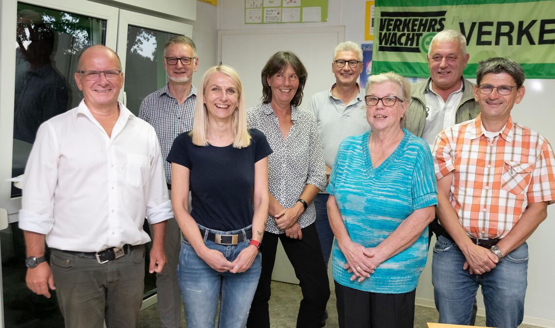 Vorsitzender Winfried Abicht (li.) freut sich über die Wiederwahl aller zur Wahl stehenden Vorstandsmitglieder. Foto: Fotomoment