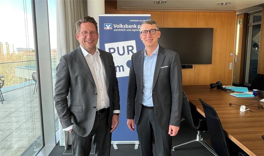 Vorstandsvorsitzender Matthias Hümpfner (li.) und Vorstandsmitglied Ralf Günther-Schmidt sehen die Volksbank pur gut aufgestellt für die Zukunft. Foto: privat