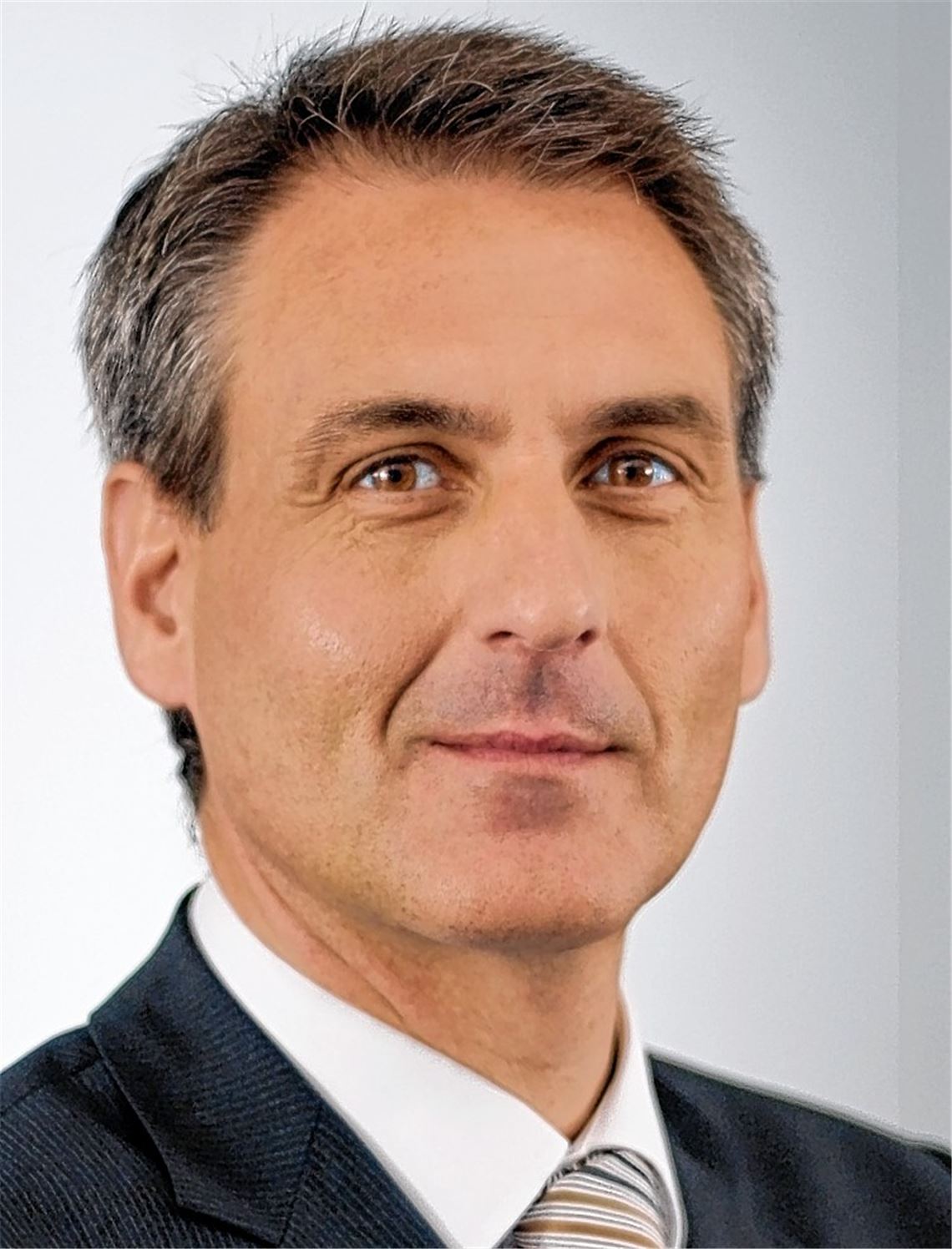 Vorstandsvorsitzender[[br]]Roland Schäfer.