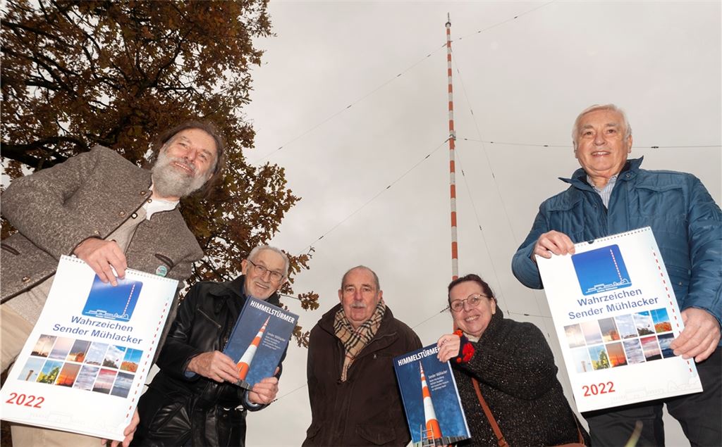 Vorstellung der neuen Dokumentation „Himmelstürmer“ auf dem Sendergelände Mühlacker mit Jürgen Fegert (v.li.), Ewald Scheytt, Albrecht Münzmay, Dorothea Brandauer und Hans-Bernd Weiner.Foto: Fotomoment