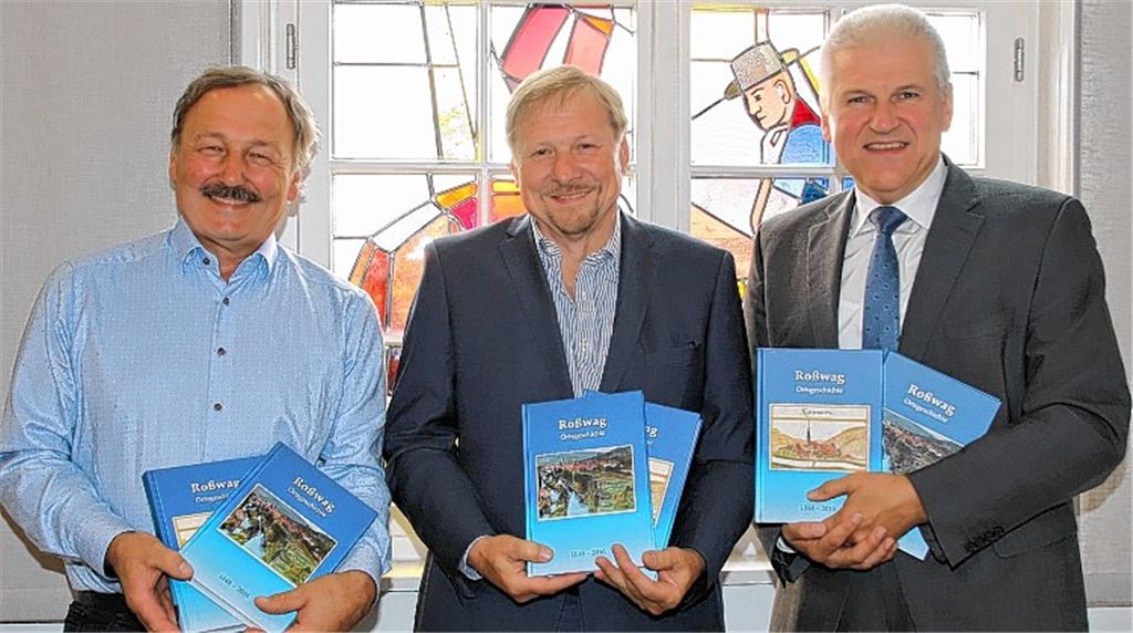 Ortsbuch als „Geschenk“ fürs Heimatdorf Roßwag