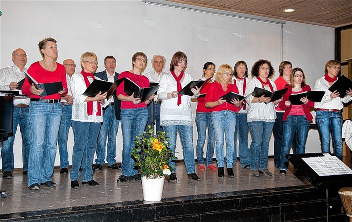 Vorträge aus vielen verschiedenen Ländern kennzeichnen den Liedernachmittag.