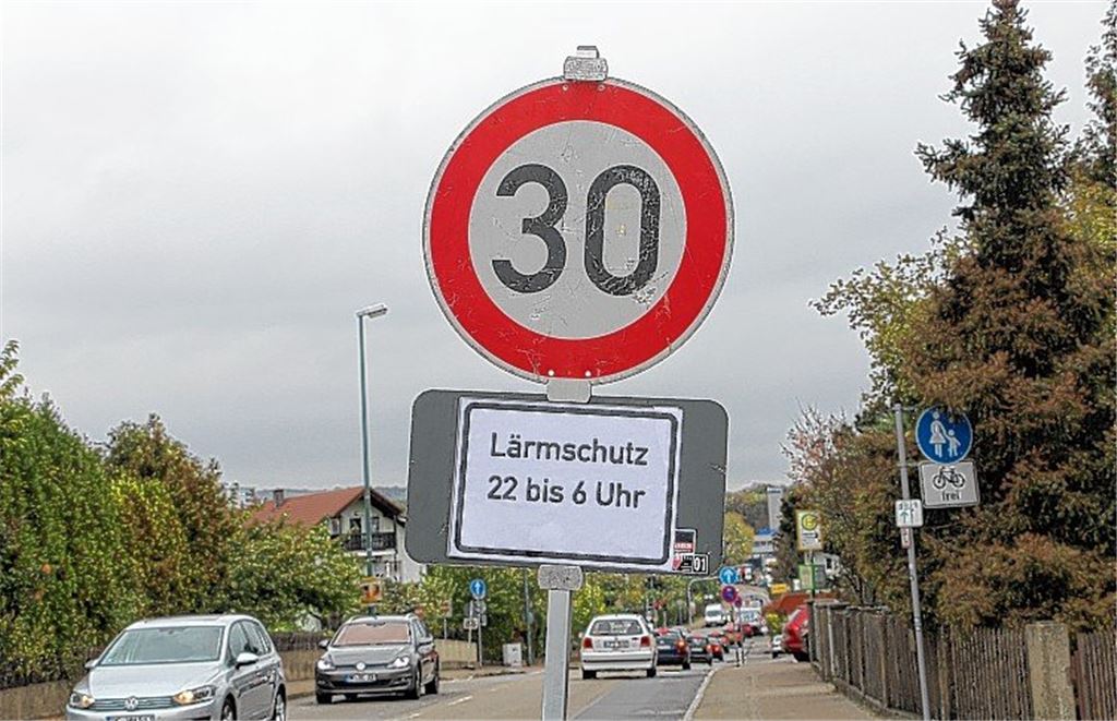 Anwohner fordern dauerhaft Tempo 30