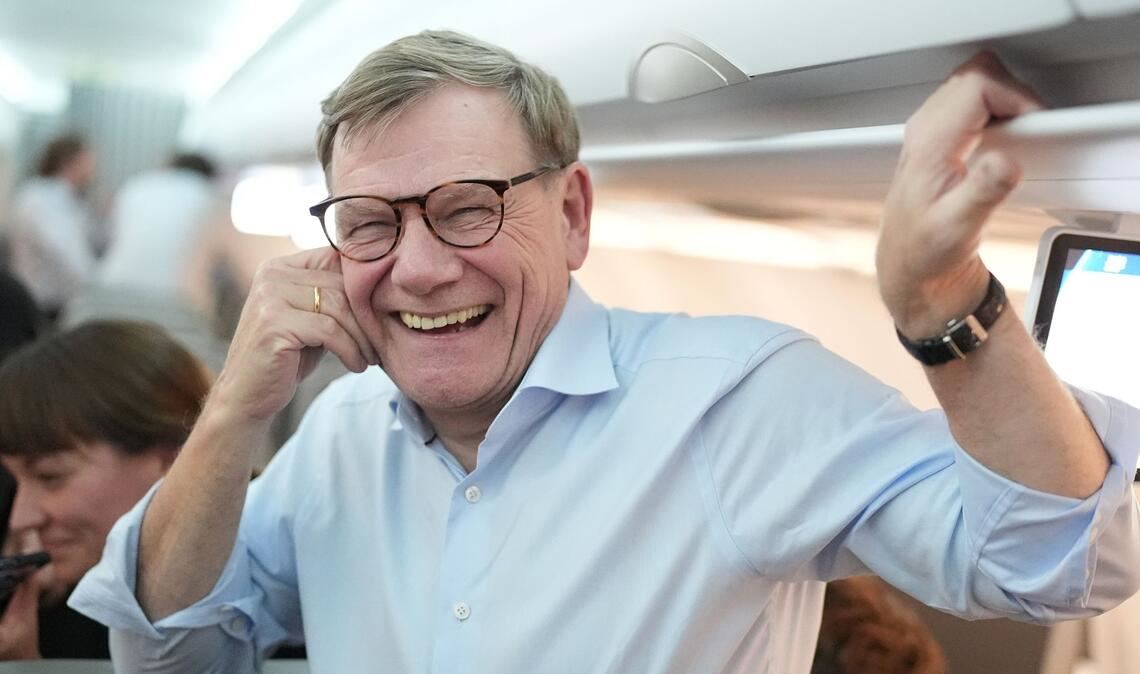 Wadephul lacht auf dem Rückflug – Abschluss seiner Nahostreise in Israel