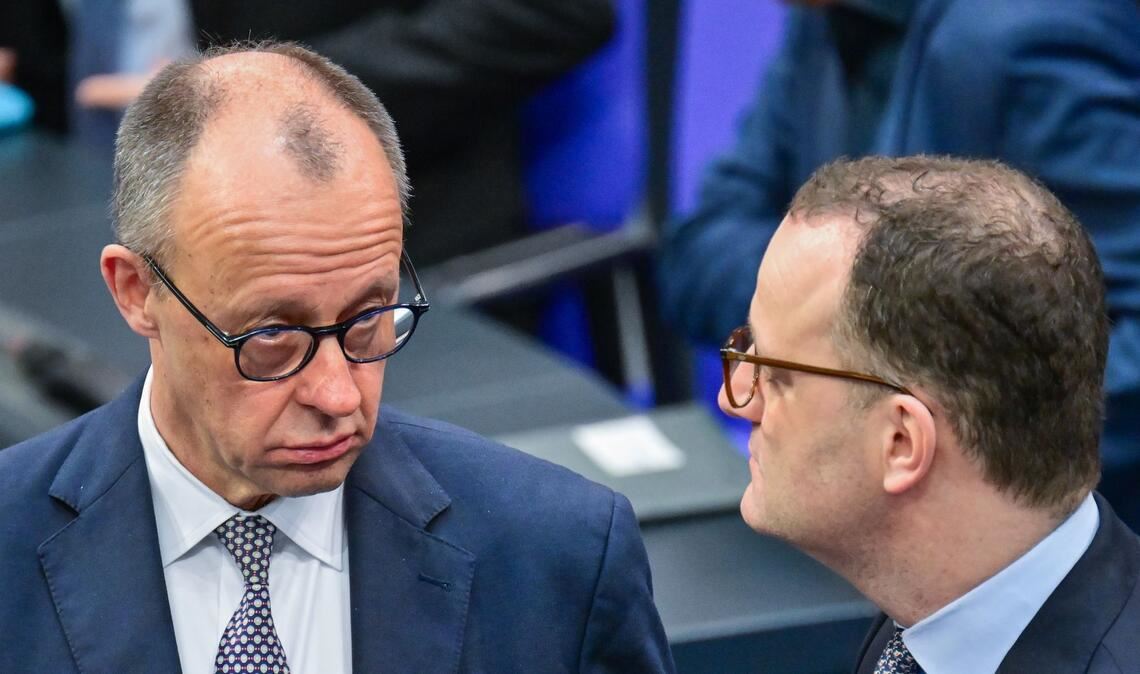 Während Spahn sich gefangen hat, steckt der Kanzler in der Krise. (Archivfoto)
