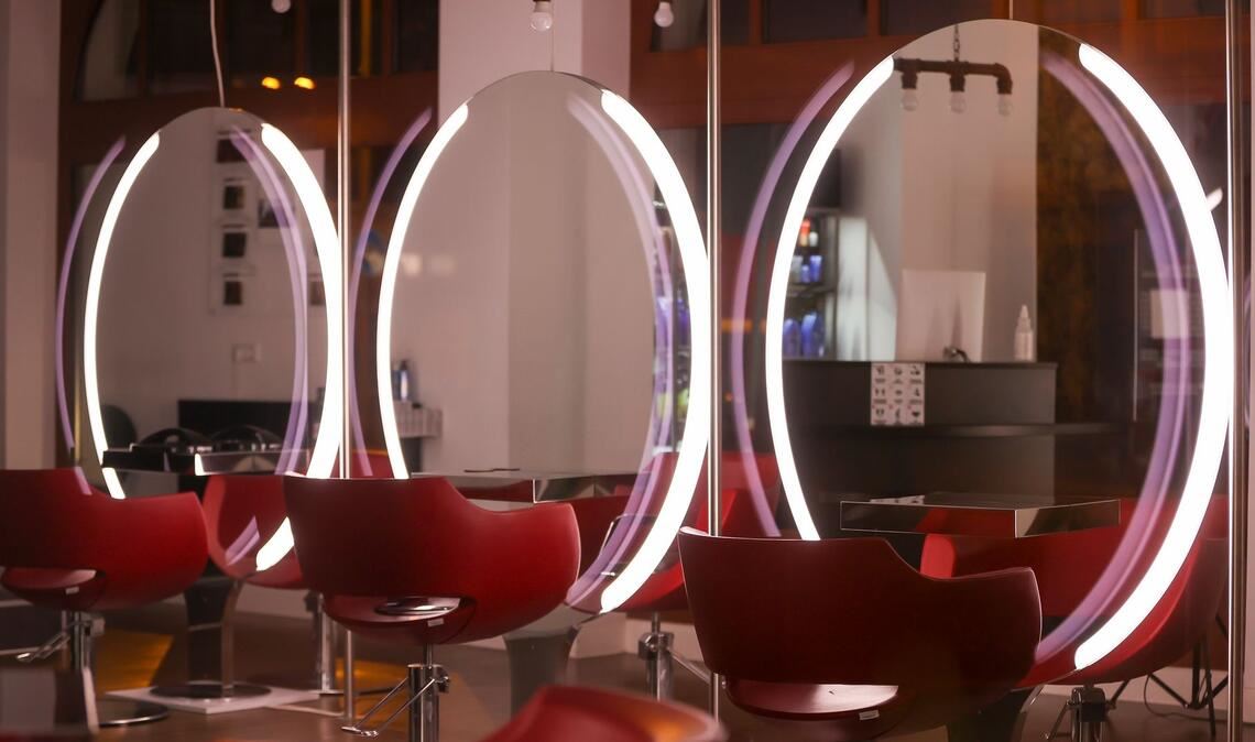 Während der Pandemie waren Friseursalons zeitweilig geschlossen, teilweise durften sie nur unter strengen Auflagen öffnen. (Archivbild)