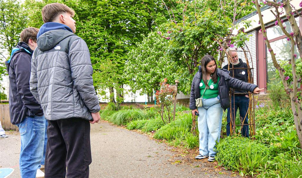 Während des Nachmittags werden Führungen durch den Garten angeboten. Foto: Friedrich