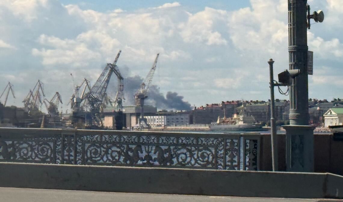 Während des Wirtschaftsforums in St. Petersburg brannte schon am Mittwoch eine Ölraffinerie nach einem ukrainischen Drohnenangriff. (Archivbild)