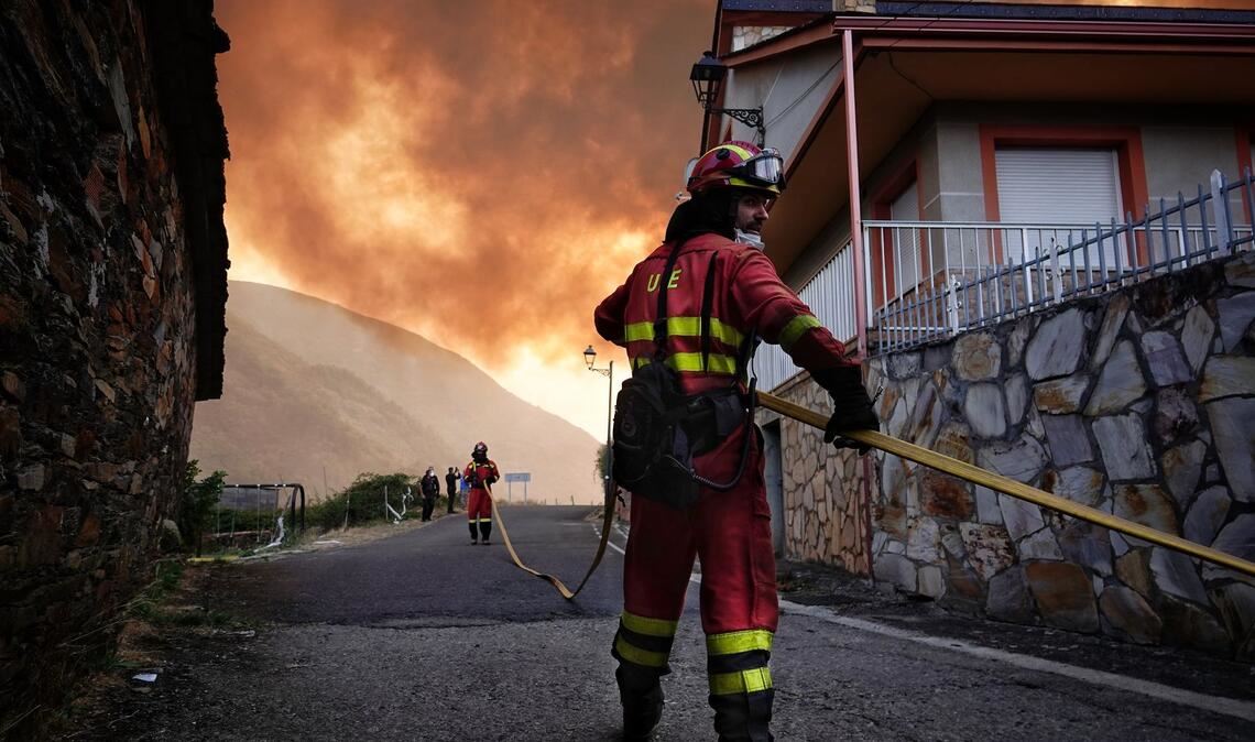 Tränen zum Abschied: Deutsche Feuerwehrleute auf Heimreise Während sich die Lage bei den Waldbränden in Spanien insgesamt leicht zu entspannen beginnt, wüten vor allem in Kastilien und León sowie in Galicien noch immer große Brände. (Archivbild)