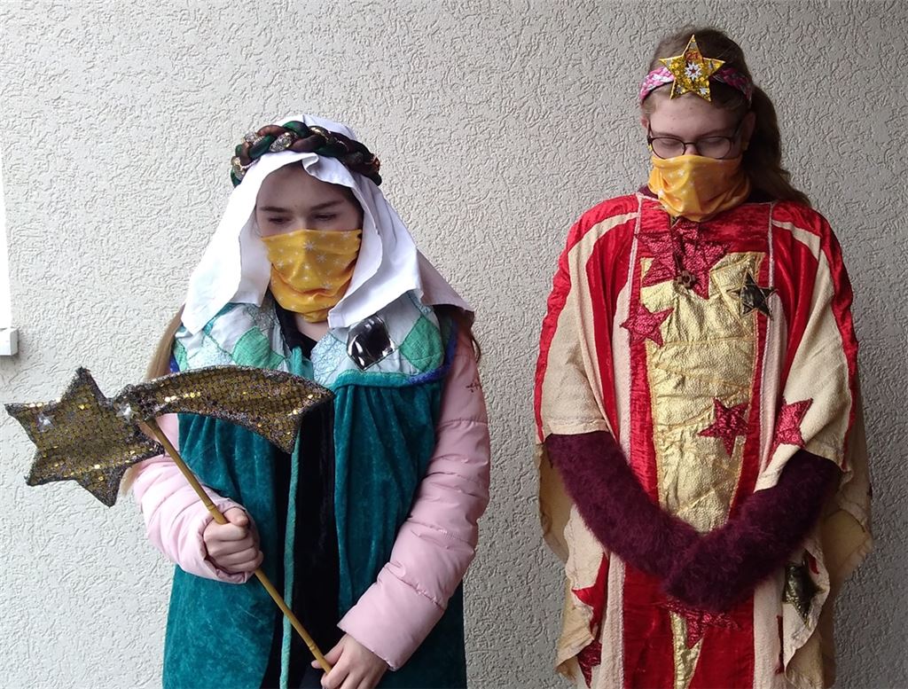 Wären gerne gekommen: Annabelle und Jennifer Mauch als Sternsinger.privat