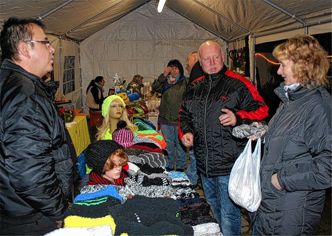 Wärmendes aus Wolle gehört zum Angebot des Glühweinfests in Ölbronn.