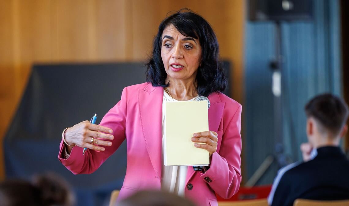 Wahlkämpferin und zugleich neutral? Landtagspräsidentin Aras, Grüne