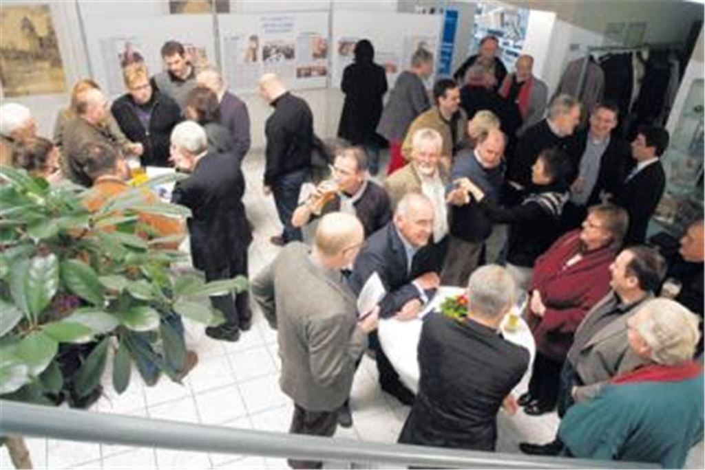 Wahlkampf mit Weißwurst und Weißbier: Beim Frühschoppen zur Landtagswahl im Verlagshaus diskutieren 200 Besucher mit den Kandidaten  ganz offen und unverblümt. Foto: Fotomoment