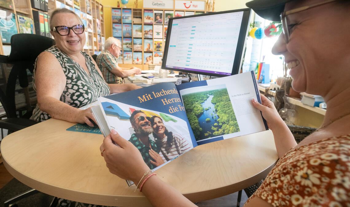 Waldbrände, Krisen und Kriege: Der Beratungsbedarf der verunsicherten Kundschaft sei hoch, stellt Angelika Mauch vom gleichnamigen „Reisestüble“ in Mühlacker fest. Foto: Fotomoment
