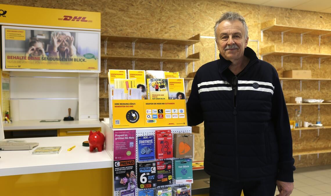Waldemar Lichtenwald sorgt dafür, dass es in Enzberg wieder einen Post-Service gibt. Foto: Steigleder
