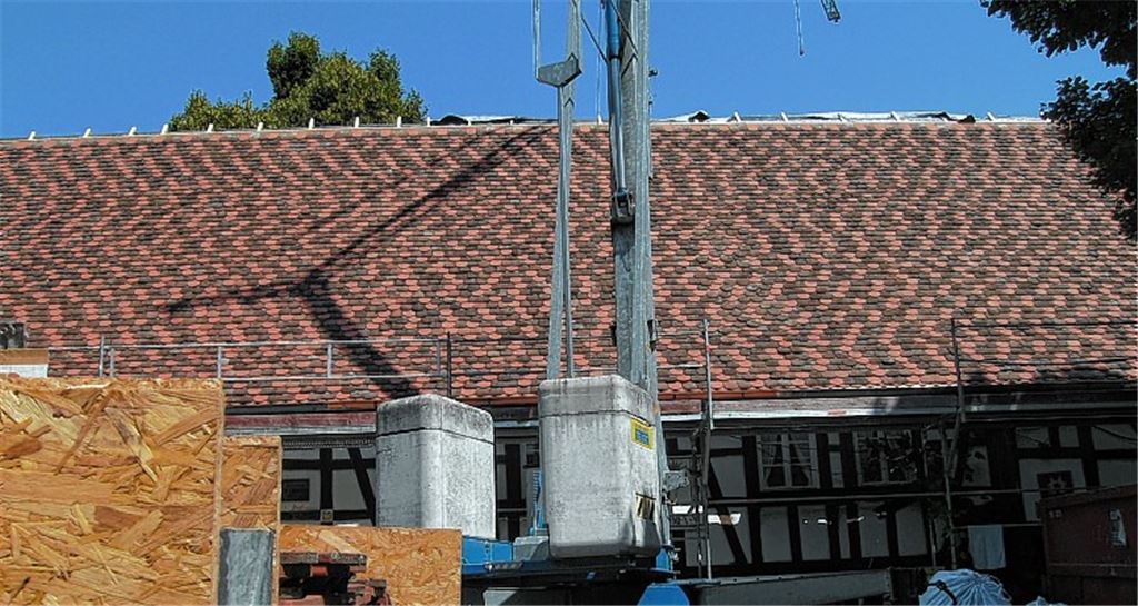 Waldensermuseum: Die Hälfte des Daches ist saniert. Foto: Becker