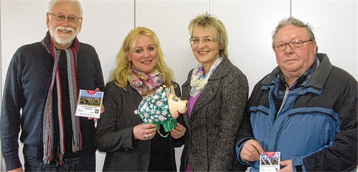 Walter Reuter von den Sportfreunden, Isolde Renner-Rosentreter von der Diakonischen Bezirksstelle, Silke Brenner-Milchraum und Manfred Läkemäker (v.re.).
