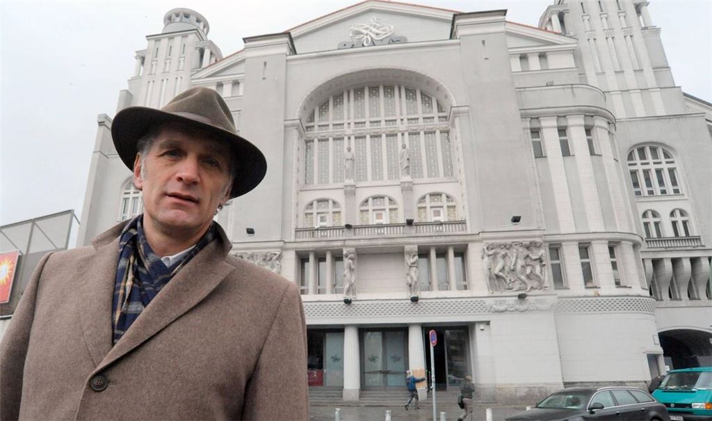 Walter Sittler suchte 2010 in Berlin nach Spuren von Erich Kästner. Aus dem Metropoltheater schrieb Kästner oft Theaterkritiken.