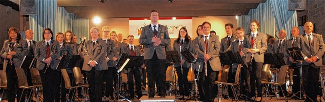 Wandelt musikalisch gesehen auf hochherrschaftlichen Pfaden: das Große Blasorchester unter der Leitung von Fabio Croce.