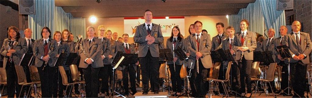 Wandelt musikalisch gesehen auf hochherrschaftlichen Pfaden: das Große Blasorchester unter der Leitung von Fabio Croce.