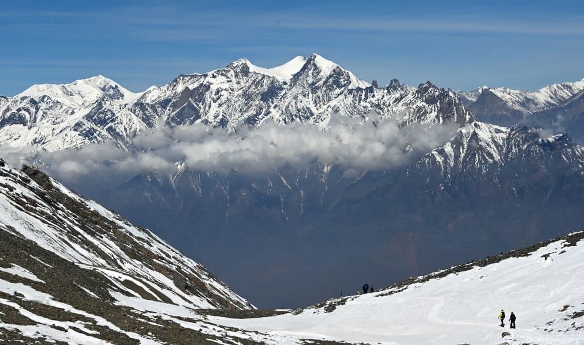 Wanderer gehen am Thorong La Pass in der Annapurna-Region. (Symbolbild)