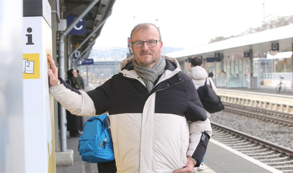 Wanderführer Ulrich Gommel findet die Fusion der Verkehrsverbünde gut, fordert aber für den Albverein Nachbesserungen. Fotos: Disselhoff