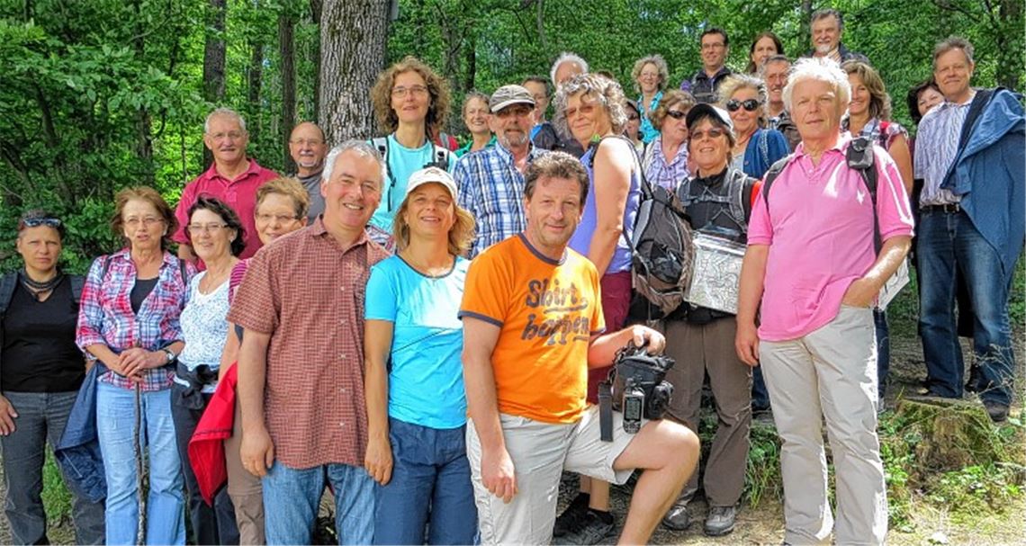 Wandern auf den Spuren der Geschichte: die Gruppe des Vereins Gym and Dance.
