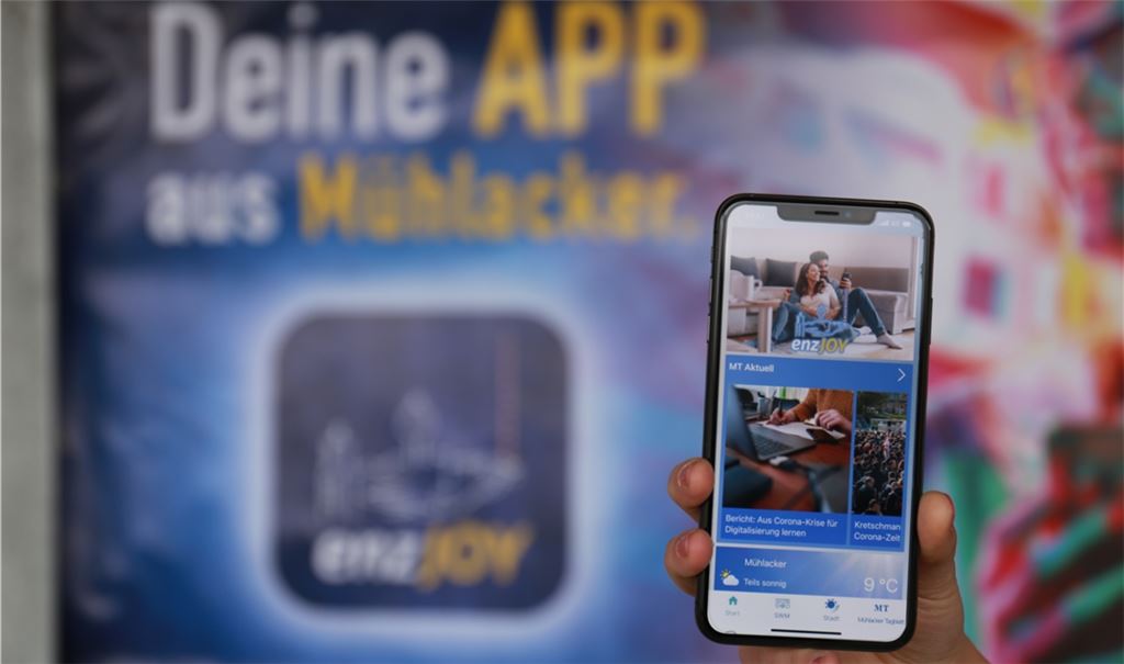 Wann fährt der Bus, wann muss die grüne Tonne raus, und was sind die Top-News in Mühlacker? Die neue App „enzJOY“ bietet vielfältige Nutzungsoptionen, von denen nicht nur die Kunden der Stadtwerke Mühlacker profitieren, die mit starken Partnern wie dem Mühlacker Tagblatt und den Machern der Mühlacker Card ein digitales Portal geschaffen haben, das sich stetig weiterentwickeln soll. Foto: Disselhoff