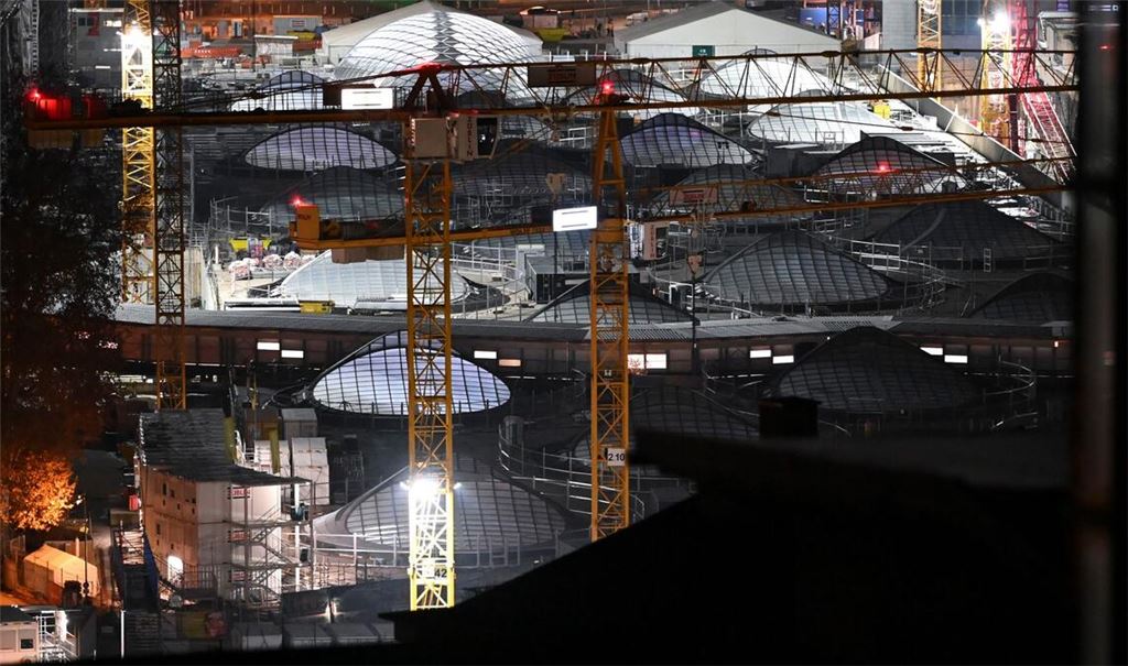 Wann gehen im neuen Stuttgarter Tiefbahnhof auch offiziell die Lichter an? Das ist nach dpa-Informationen weiter unklar.