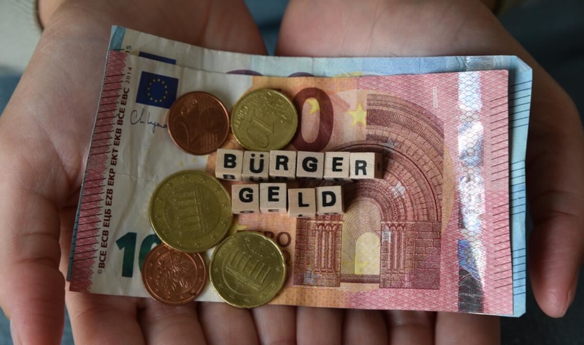 Wann wird das Bürgergeld für November 2025 überwiesen?